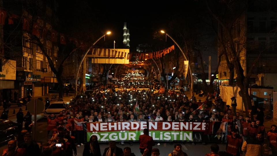 Ankara'da Onbinler Gazze'nin Özgürlüğü İçin Yürüdü