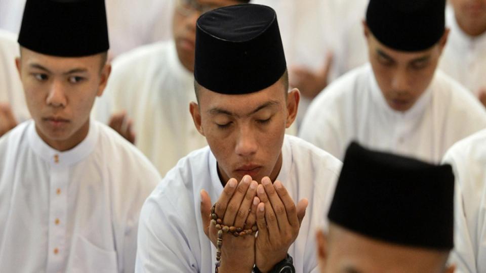 Brunei şeriat hukukunu yürürlüğe koyuyor
