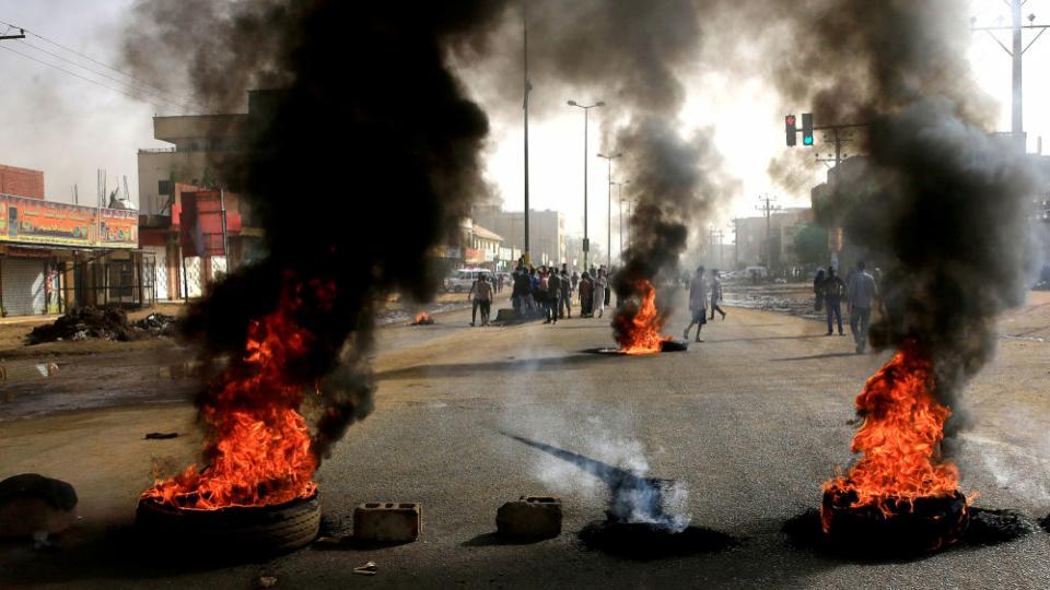 Sudan'da hayatını kaybeden göstericilerin sayısı 35'e yükseldi