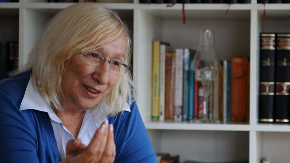 Alev Alatlı: Siz Neyseniz Eğitim Sistemi Odur