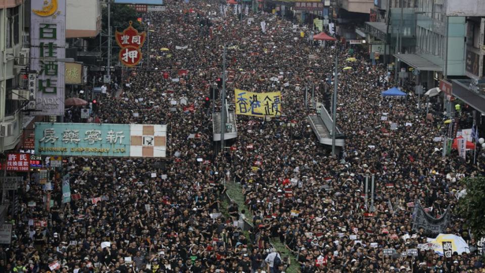 HONG KONG’DA ÇİN ZULMÜNE KARŞI GREV ÇAĞRISI