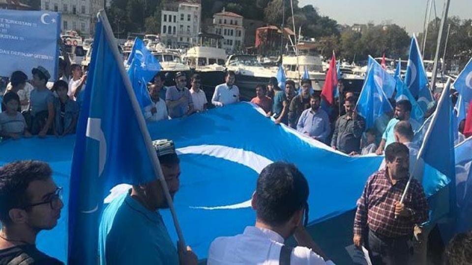 Çin Konsolosluğu'nda Doğu Türkistan protestosu