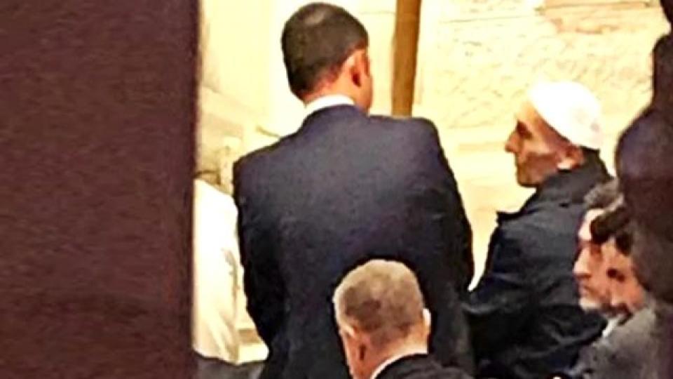 Vatandaş, Bakan Murat Kurum'a camide yerini vermedi: Burası Allah'ın evi