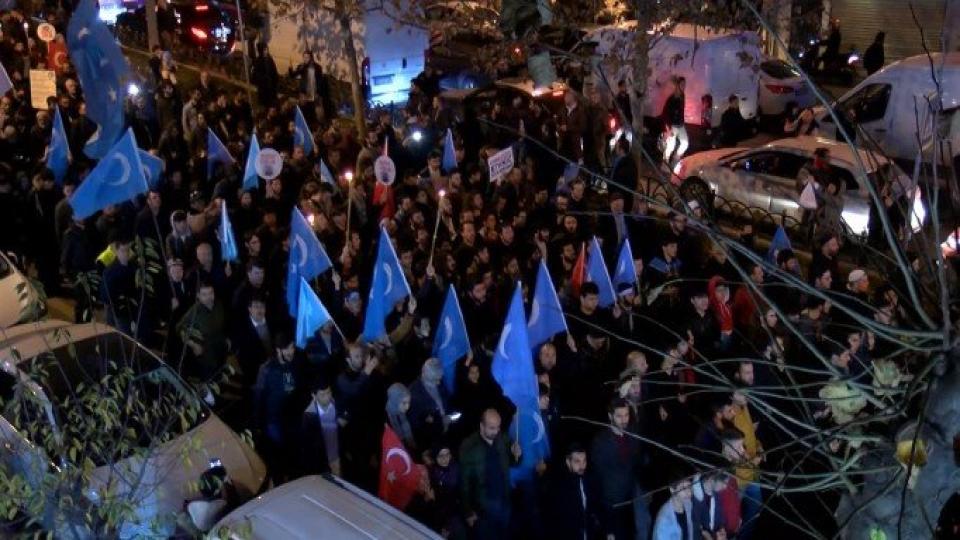 İyilikte Yarışan Sınıflar Projesi devam ediyor / Doğu Türkistan için "Sessiz Çığlık" yürüyüşü yapıldı