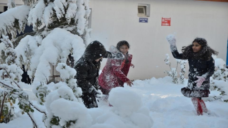 Birçok İl ve İlçede Eğitime Kar Engeli