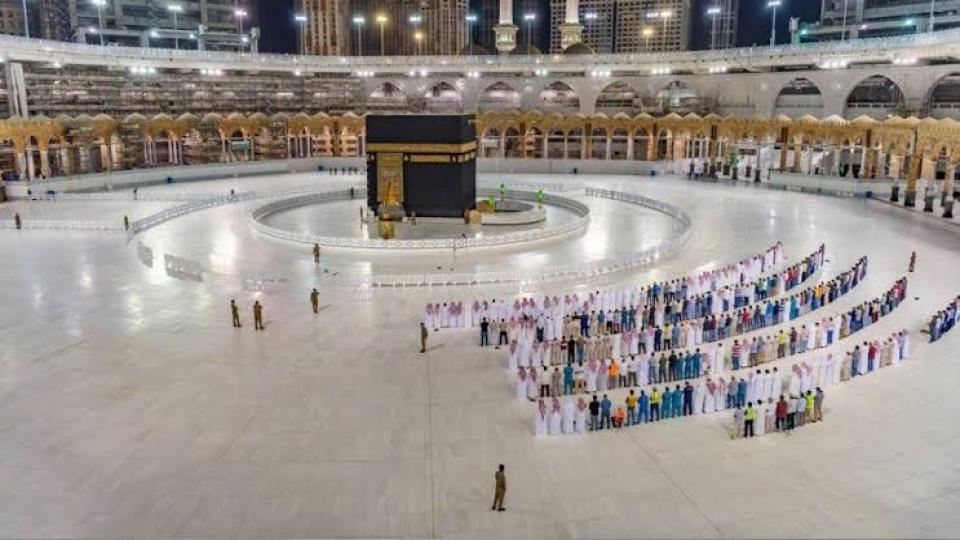 İlk teravih! Kabe'den tarihi görüntüler