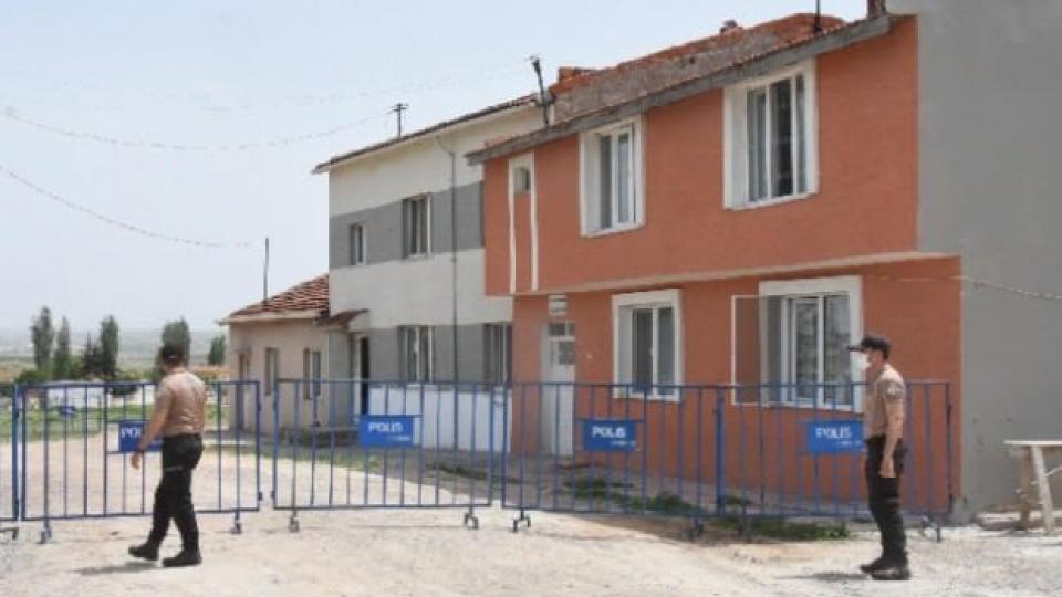 Eskişehir' de 3 evde  oturan  19 kişi karantinaya alındı.