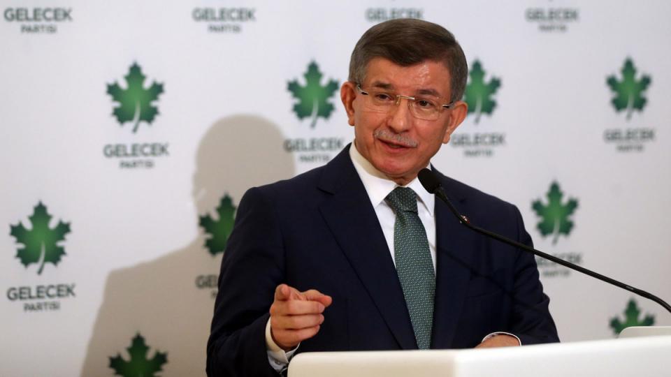 Davutoğlu'ndan Bahçeli'nin AYM çağrısına Eleştiri: Bunların Bildiği Tek şey Kapatmak