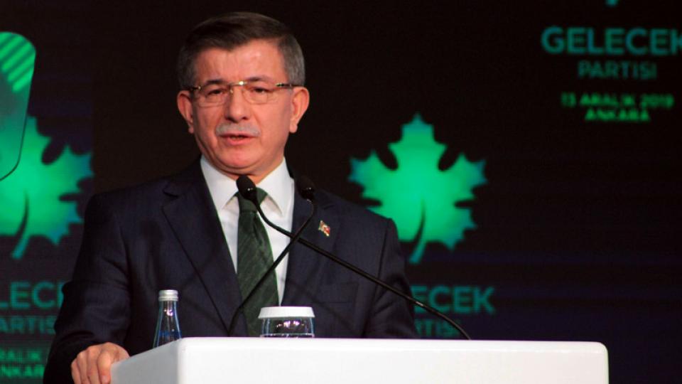 Davutoğlu'ndan, Erdoğan ve Bahçeli'ye 'saldırı' tepkisi: Türkiye'yi yönetenlerin bir açıklama yapmaması utanç verici; hiçbir bakanın açıklaması bizi tatmin etmez!