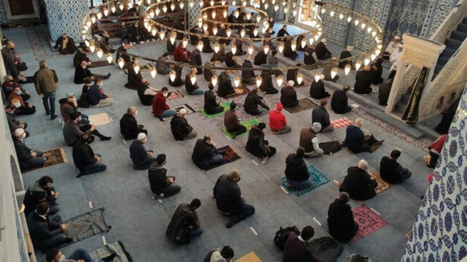 Tam kapanmada camilerin akıbeti belli oldu