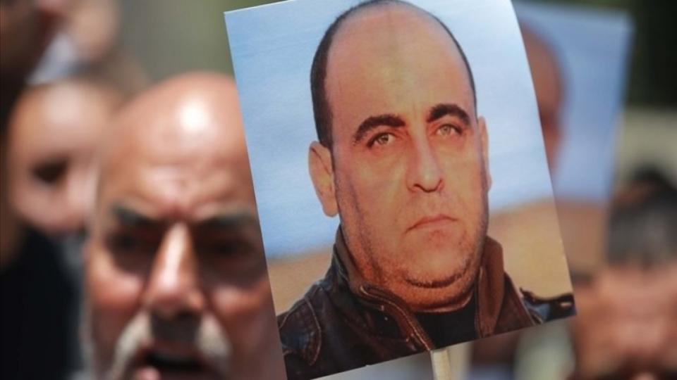 Filistinli muhalif aktivist Benat'ın gözaltında ölümüne ilişkin dava ertelendi