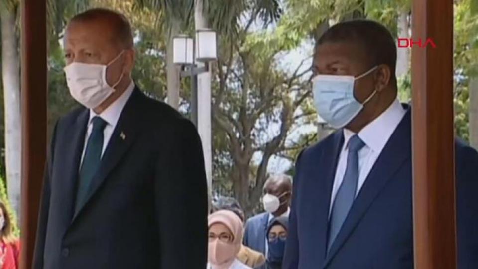 Cumhurbaşkanı Erdoğan, Angola'da resmi törenle karşılandı