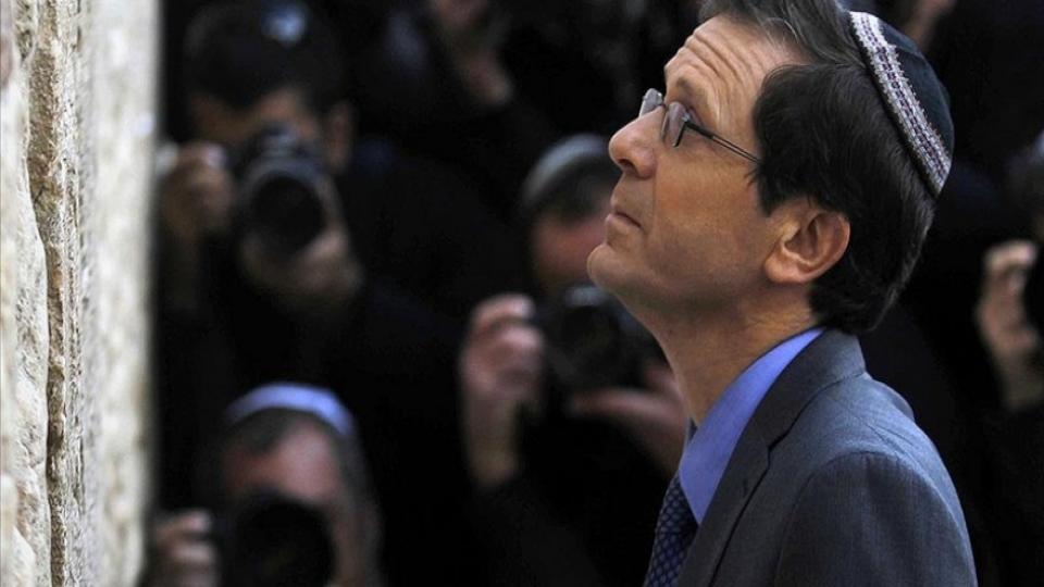 Filistin, Siyonist Cumhurbaşkanı Herzog'un El Halil'deki İbrahim Camisi'ne girmesini kınadı