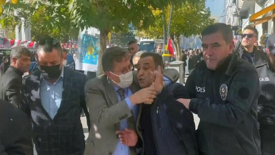 Şehit ağabeyine alçakça küfür eden Lütfü Türkkan'a ateş püskürdü: Tek kelime ile edepsiz bir varlıksın...