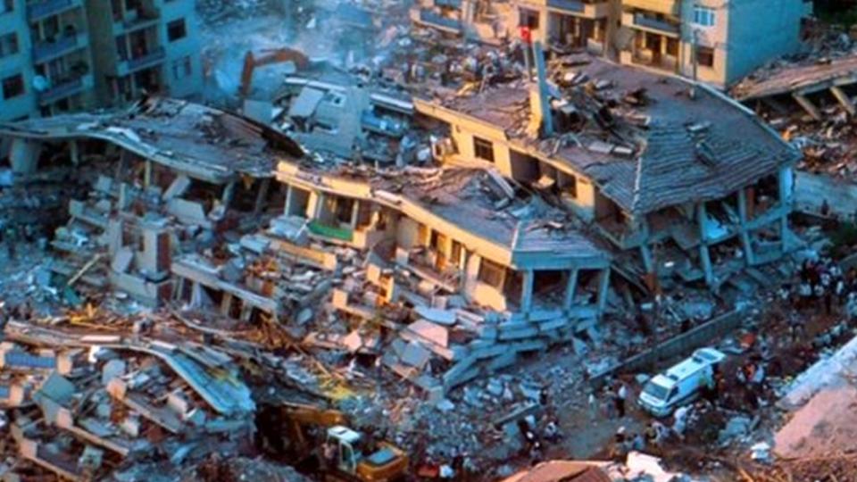 Deprem bölgelerinde davalar ertelenecek! / Afet bölgesinde kolon kestikleri belirlenen 2 kişi tutuklandı
