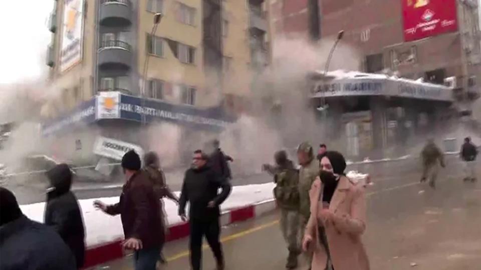 Kayısı bahçeleri nasıl mezarlığa döndü? | YILDIRAY OĞUR