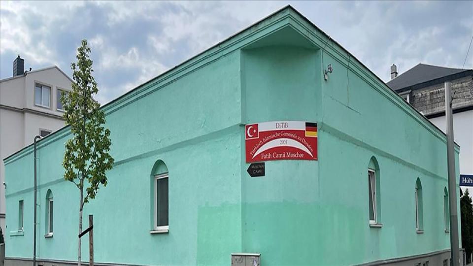 Almanya'da DİTİB'e Bağlı Camilere Irkçı Saldırılar
