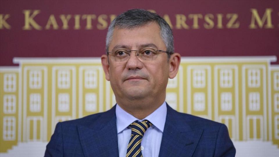 CHP'de hareketli anlar: Özgür Özel'den 'değişim' sinyali