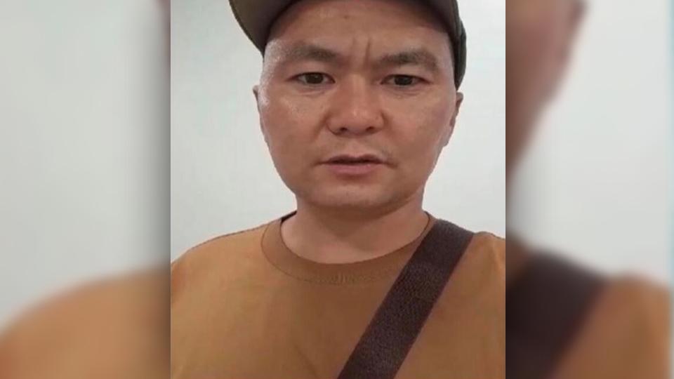 Kazakistan’dan Türkiye’ye gelen Çin vatandaşı Kazak, İstanbul Havalimanı’nda alıkonuldu: “Çin’e geri gönderilmesine izin vermeyin”