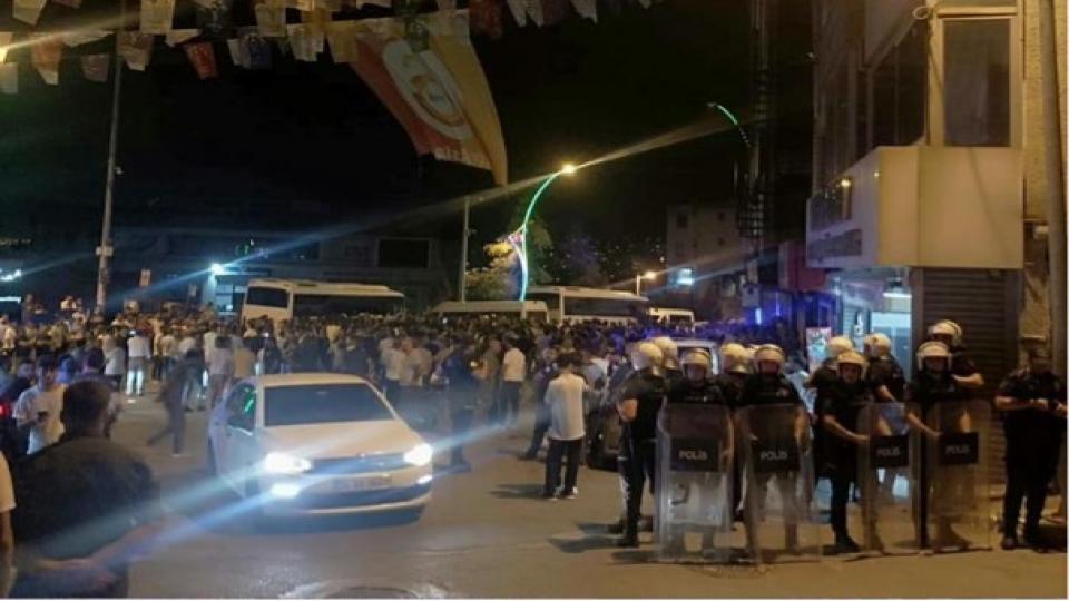 Suriyeli insan hakları savunucusu Ahmed Katie'dan haber alınamıyor / Dilovası’nda gergin gece: Sahipli bir köpeğin öldürülmesiyle başladı, “Suriyeliler ev bastı” iddiası sokaklara döktü. Valilik: Ev basılmadı, onlar Suriyeli değil