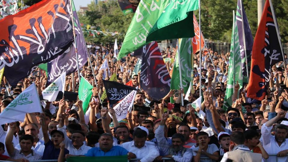 Diyarbakır'da Kur'an'a Saygı Mitingi ..