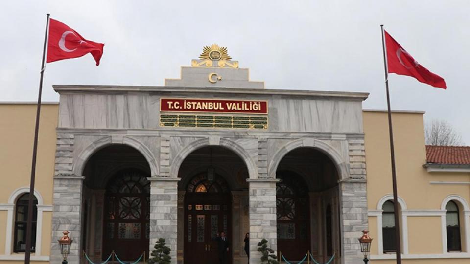 Senegalli göçmeni darp eden iki polis görevden alındı