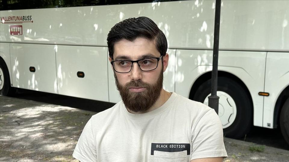 Tevrat ve İncil'in yakılması izni alan eylemci İsveç'te dikkate şayan bir olaya imza attı