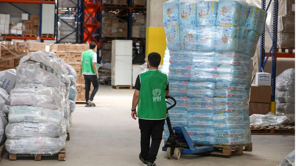 İHH İnsani Yardım Vakfı, Sudan'a 15 konteynerlik yardım malzemesi gönderdi