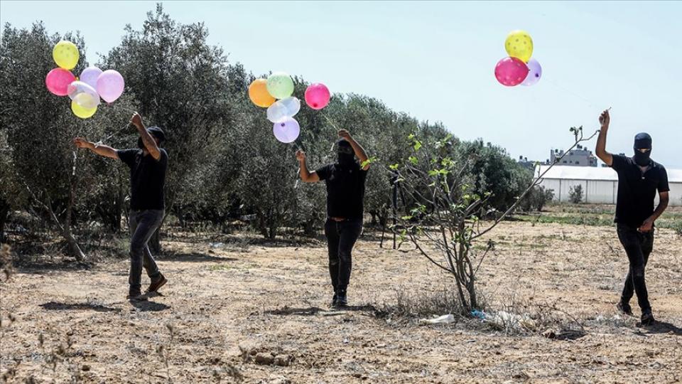 Filistinli uzmanlara göre İsrail'e "yanan balonlar" gönderilmesi siyasi ve ekonomik mesajlar taşıyor