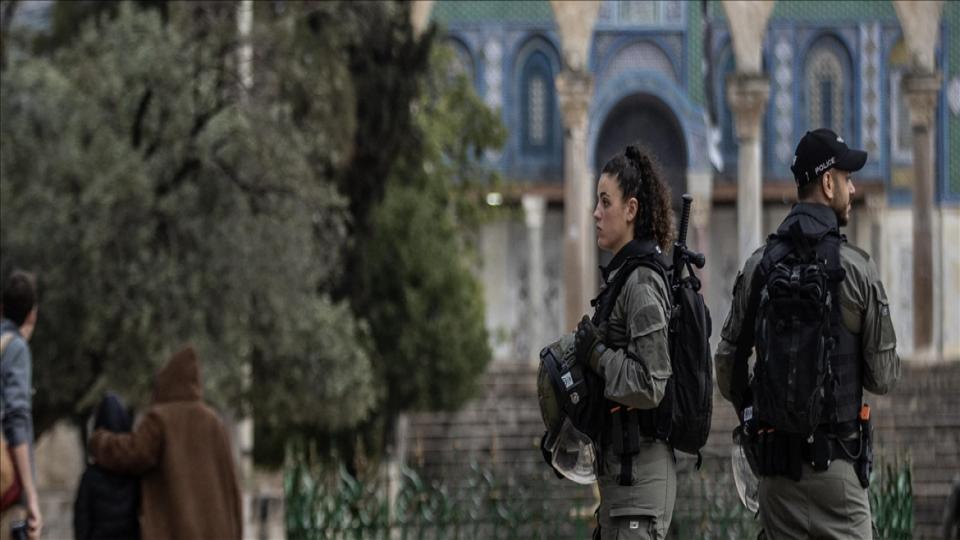 İsrail askerlerinin çıplak arama ihlali