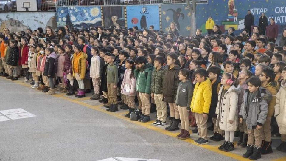 Filistin'deki çocuklar için bugün tüm okullarda saygı duruşunda bulunulacak