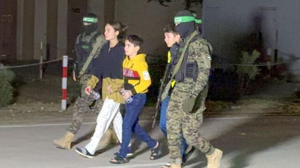 Hamas, diğer silahlı grupların da rehineleri olduğunu söyledi