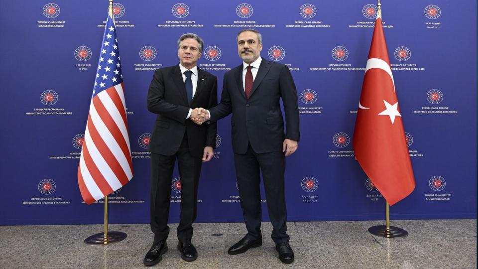 Selahaddin Eş: Trump bildiğiniz gibi... Dünyayı olmasa da, kendi halkını kandırmaya devam edecek gibi... / İslam Milleti bugün başsız bir büyük kalabalık, çözüm bu zaafı gidermekte… | Selahaddin E. Çakırgil