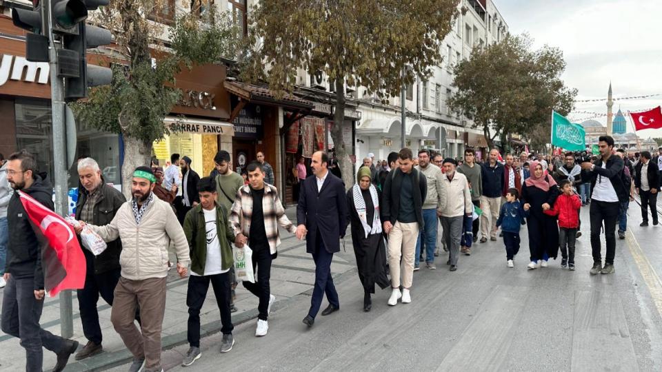 Konyalılar el ele tutuşup Gazze'ye destek verdi