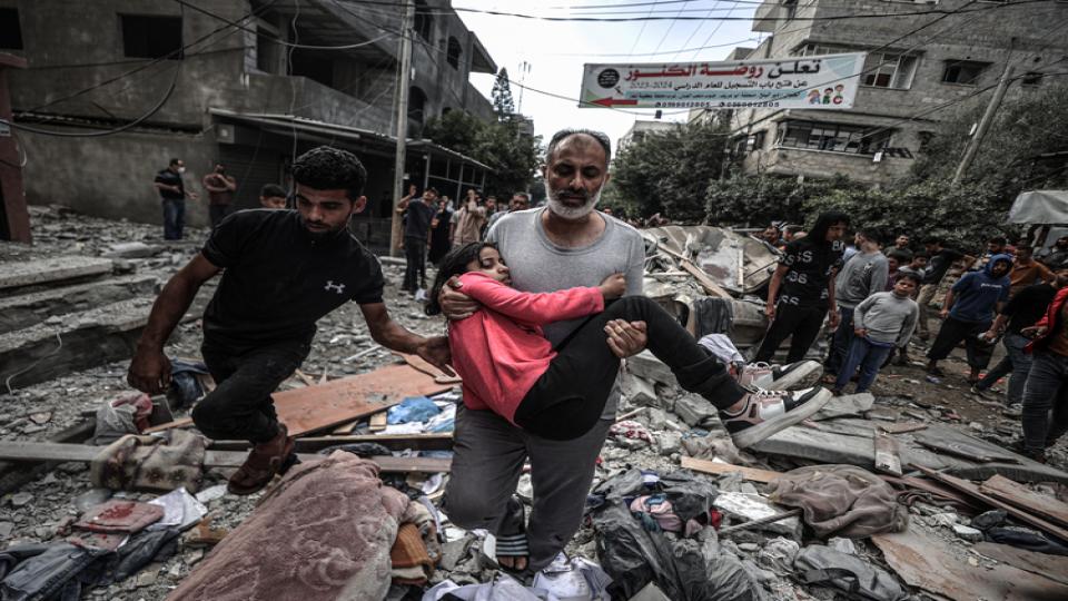 İsrail'in Gazze'ye saldırılarında son 24 saatte en az 100 kişi öldü
