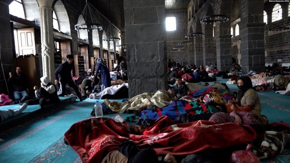 Depremlerde insani yardım ayrım gözetmeden ve tarafsız bir şekilde yapılmalı