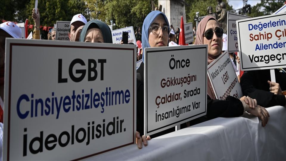 Ailenin Korunması ve Sapkınlıkla Mücadele Halkın Ortak Talebidir|Hüseyin İMİR / Eş cinsellik dayatması terapi almak isteyenlerin önünde engel