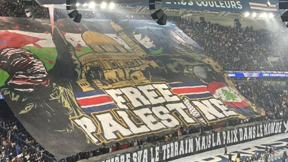 PSG taraftarları -Özgür Filistin- pankartı açtı