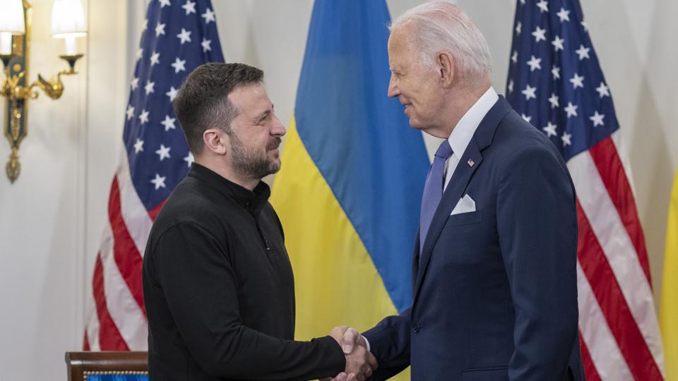 AB ve Ukrayna, Biden’ı 2022’de Kiev’in ‘zaferine’ engel olmakla suçluyor