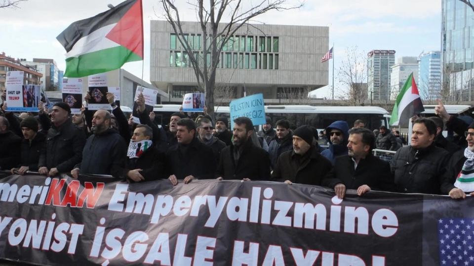 Ankara’da Şehitler Gecesi Düzenleniyor.. / ABD elçiliği önünden seslendiler: ‘Mr. Trump, Don’t be a fool (Aptal olma)'