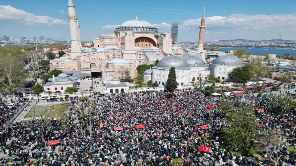 Onbinler Filistin için Ayasofya'ya yürüdü: Gazze özgür oluncaya dek direniş sürecek!