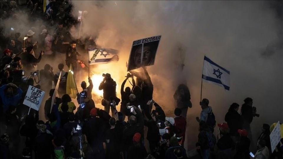 İsrail'de göstericiler, Netanyahu'nun partisi Likud'un merkezini bastı