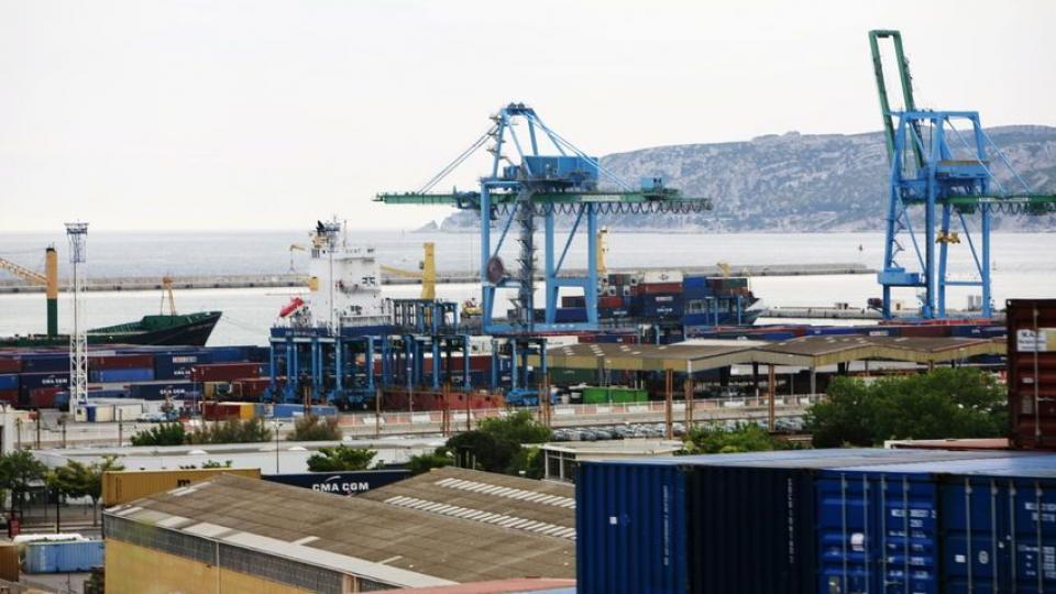 Fransa'da liman çalışanları, İsrail'e giden gemiye silah parçaları yüklemeyi reddetti