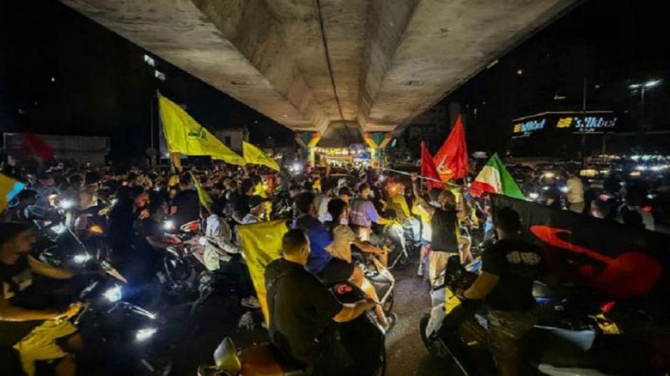 Lübnan halkı, Hizbullah'a yönelik silahsızlanma dayatmasına karşı sokağa indi