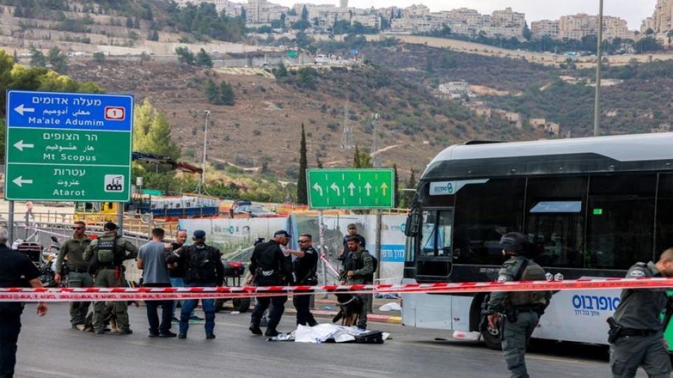 Kudüs'te trafik polisi kılığına giren direnişçiler, en az 5 siyonist yerleşimciyi öldürdü