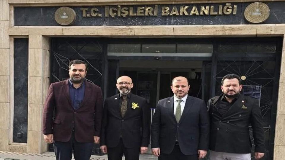 Yeniden Refah'tan ayrılan grup, Huzur Partisi'ni kurdu