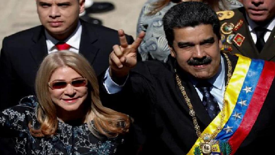CNN: Maduro ve eşi, odalarından sürüklenerek çıkarıldı