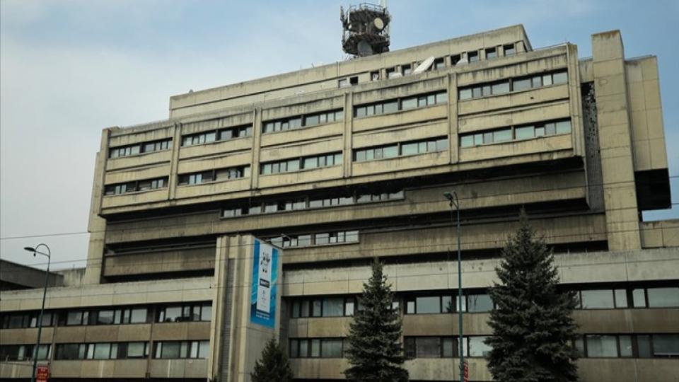 Bosna Hersek Radyo ve Televizyonu, mali kriz nedeniyle düzenli yayın akışını geçici olarak durdurdu