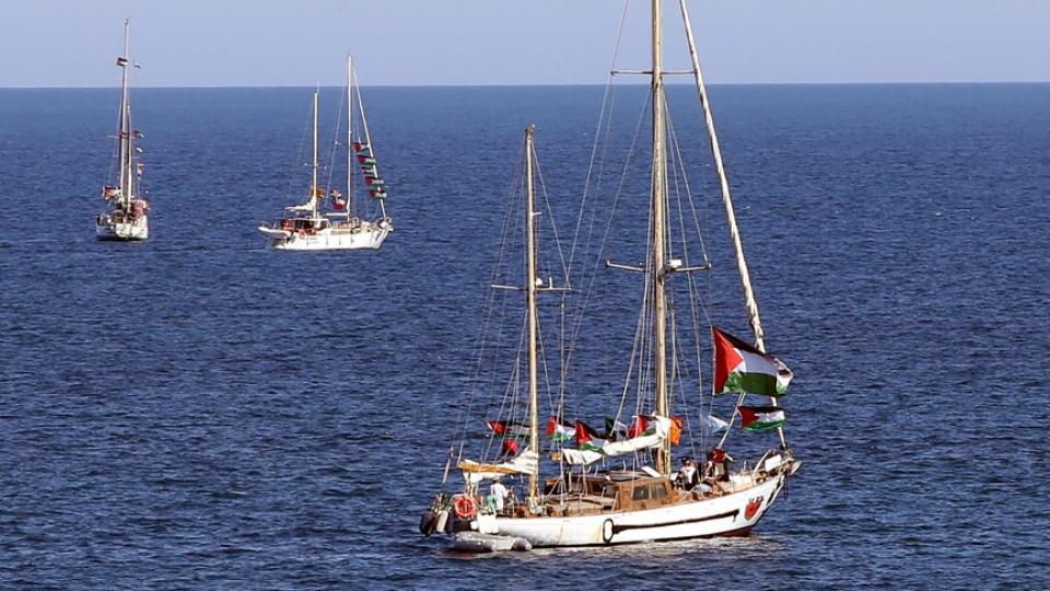 Her Taraf - Türkiyenin habercisi / Sumud Gemisine Abluka:7 Savaş Gemisi ve Dronlarla Kuşatıldı