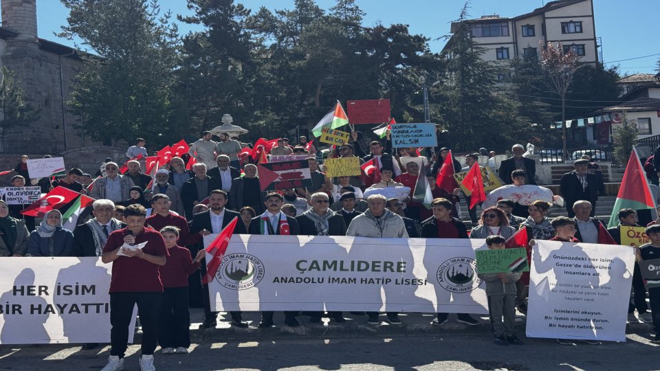 ÇAMLIDERE’DE GAZZE İÇİN DAYANIŞMA YÜRÜYÜŞÜ VE YARDIM KERMESİ